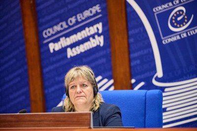 Berna Coma presidint un debat de la sessió plenària. ARXIU