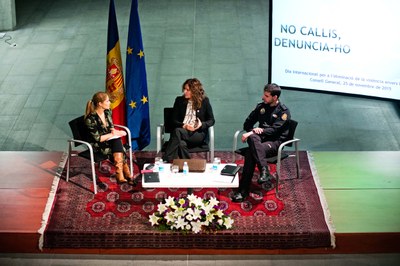 El col·loqui organitzat pel Consell General subratlla la importància de la denúncia en casos de violència