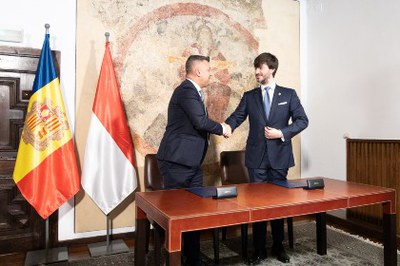 Carles Ensenyat i Thomas Brezzo just després de signar l'acord de col·laboració.