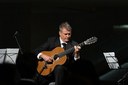 El guitarrista Rafael Serrallet fa un recorregut per tres segles de guitarra al Consell General
