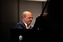 El pianista Denis Pascal aplega a 200 persones al vestíbul del Consell General