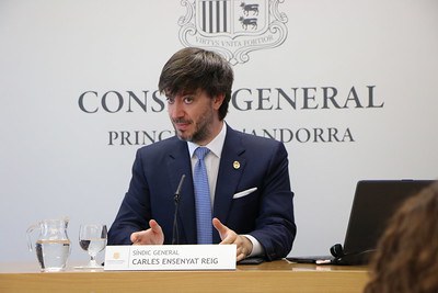 El síndic general durant la presentació dels actes del jurament.