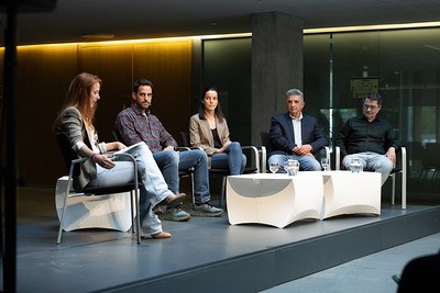 Els ponents durant la taula rodona sobre la veterinària i la salut global.