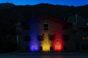 Il·luminació de la Casa de la Vall i el nou hemicicle amb motiu del jurament de la Constitució del copríncep episcopal Il·luminació de la Casa de la Vall i el nou hemicicle amb motiu del jurament de la Constitució del copríncep episcopal