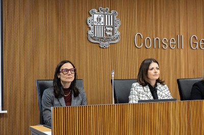 Les ministres Imma Tor i Ester Molné durant la compareixença.