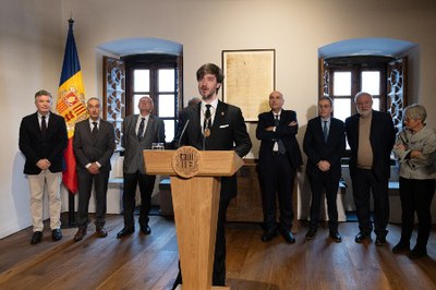 El síndic general, Carles Ensenyat, acompanyat dels darrers exsíndics