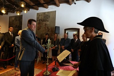 Joan Manel Abril Campoy jura com a magistrat del Tribunal Constitucional