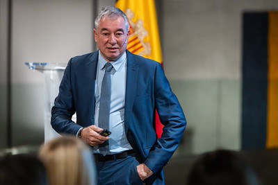 Joan Manel Abril durant la conferència al Consell General