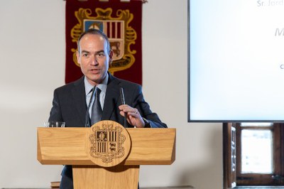 Jordi Alcobé presentant el manuscrit