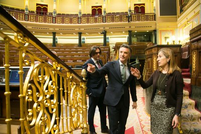El síndic general, Vicenç Mateu, visita el Congrés dels Diputats acompanyat de la presidenta Ana Pastor/ Font: Congreso de los Diputados