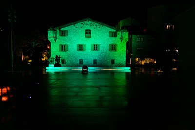 La Casa de la Vall s'il·lumina de color verd per celebrar l'Acord de París contra el Canvi Climàtic
