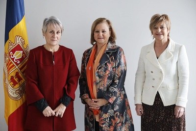 La síndica general i la subsíndica general reben la visita de la Comissionada Especial per a l'Aliança per la Nova Economia de la Llengua, Cristina Gallach.