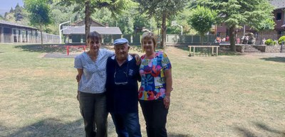 Roser Suñé i la Meritxell Palmitjavila visiten la casa de colònies d'AINA