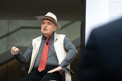 Albert Pujal durant la presentació del llibre "Val de Norra"