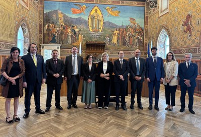 Foto família de les delegacions andorrana i sanmarinesa.
