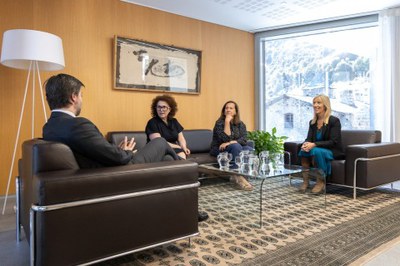 Judith Pallarés (esquerra) i Pilar Armengol reunides amb els síndics generals.