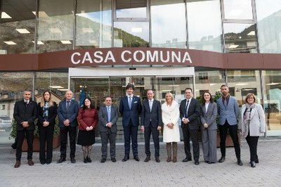 Fotografia de família amb l'equip comunal de Canillo. Crèdits: Xavier Pujol - Comú de Canillo