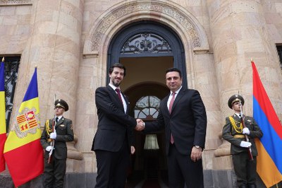 Carles Ensenyat i Alen Simonyan davant l'Assemblea Nacional d'Armènia