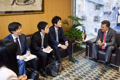 Visita del vice-ministre d'Afers Exteriors del Japó, Kentaro Sonoura